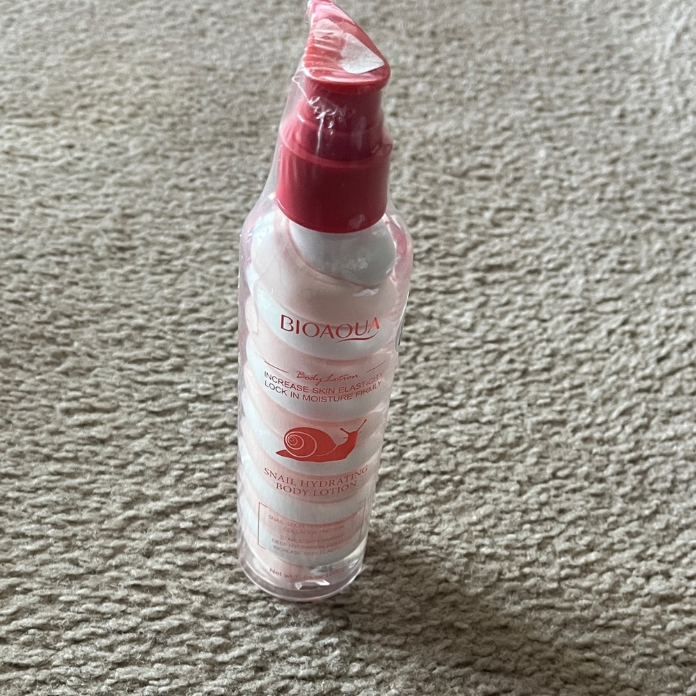Aqua Snail Hydrating Body Lotion - Pink - Picture 2 of 3